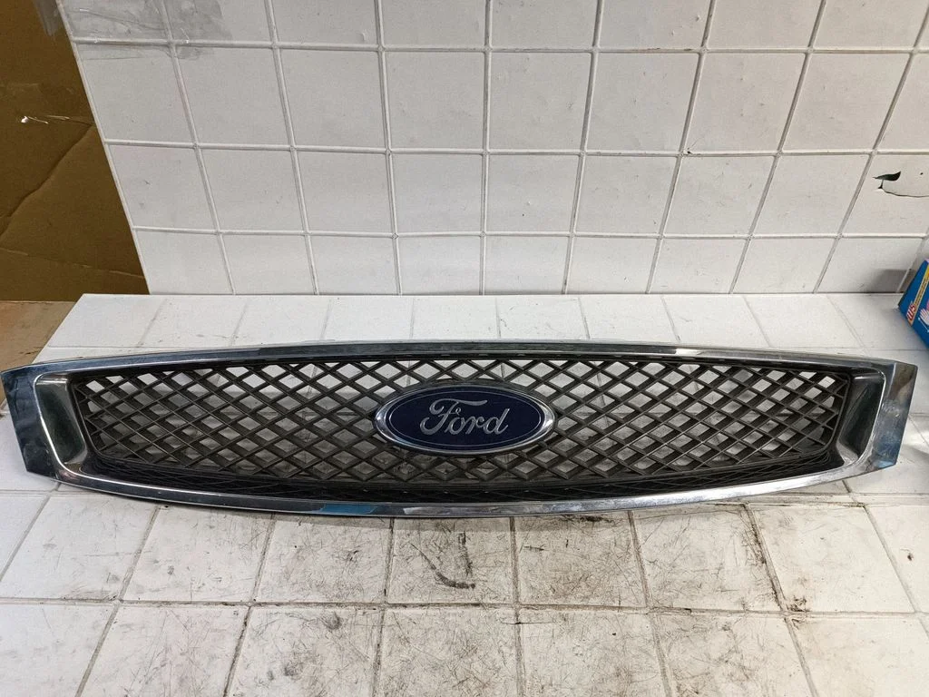 Front grill – Ford Focus C-MAX (2003-2010)