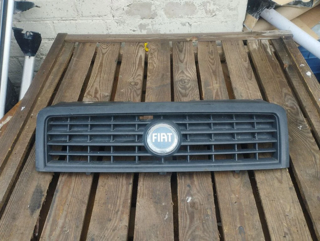Front grill 735395576