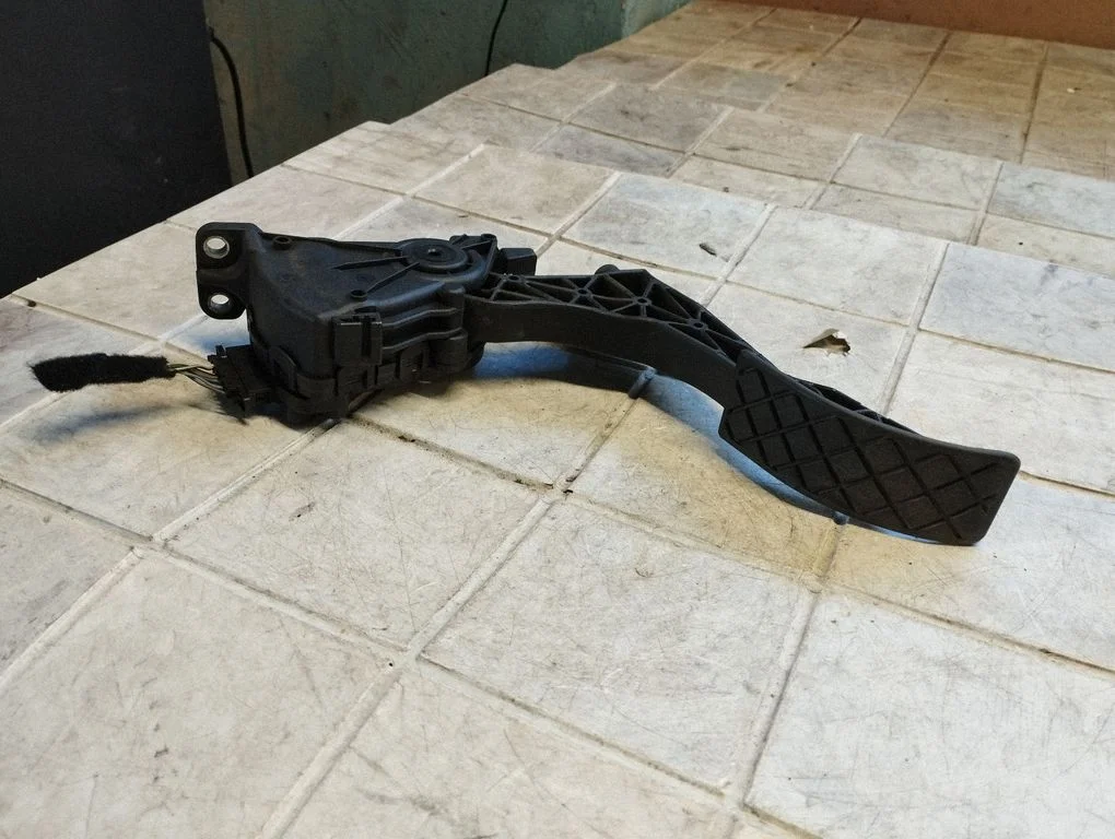 Accelerator throttle pedal 6Q1721503C