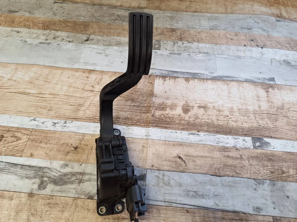 Accelerator throttle pedal 2S619F836AA