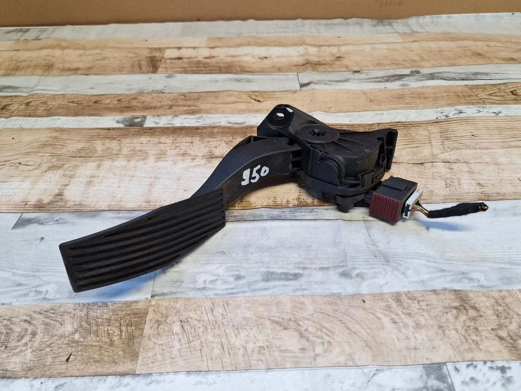 Accelerator throttle pedal 13237352