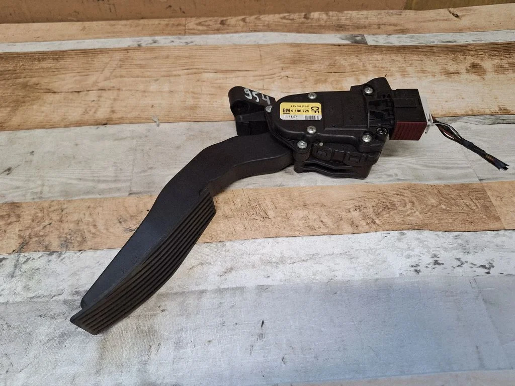Accelerator throttle pedal – Opel Vectra C (2005-2009)