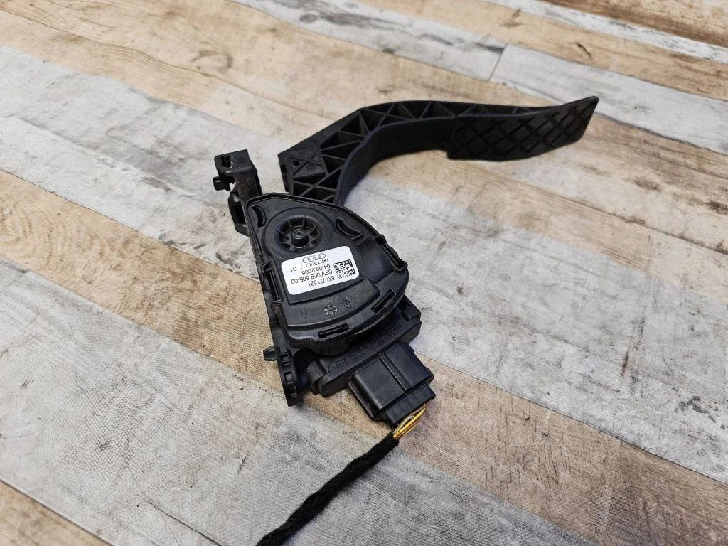 Accelerator throttle pedal 8K1721523