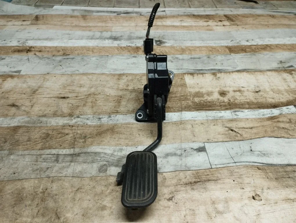Accelerator throttle pedal 7811053120