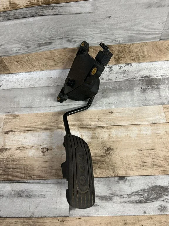 Accelerator throttle pedal 18002AX700