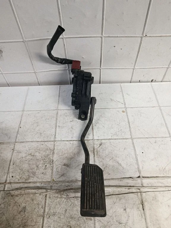 Accelerator throttle pedal 18002BU410