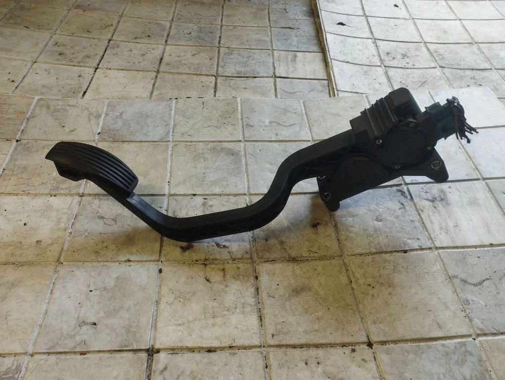 Accelerator throttle pedal 0281002415