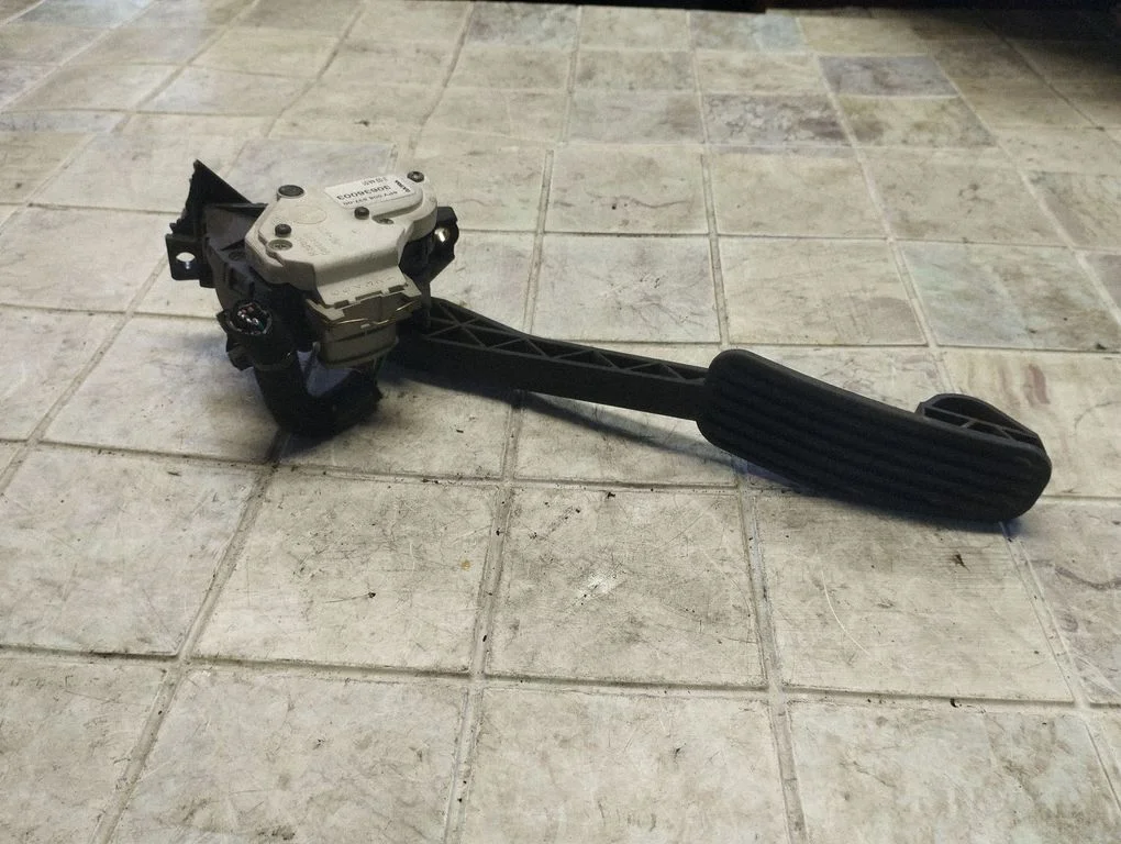 Gaasipedaal 6PV00853700