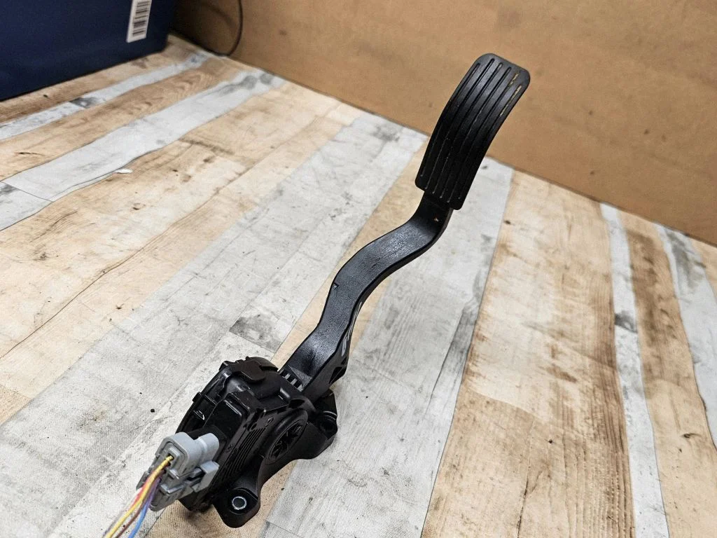 Accelerator throttle pedal 9681844480