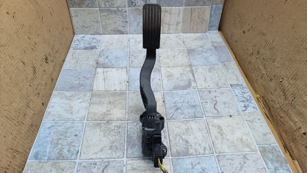 Accelerator throttle pedal 968075688002