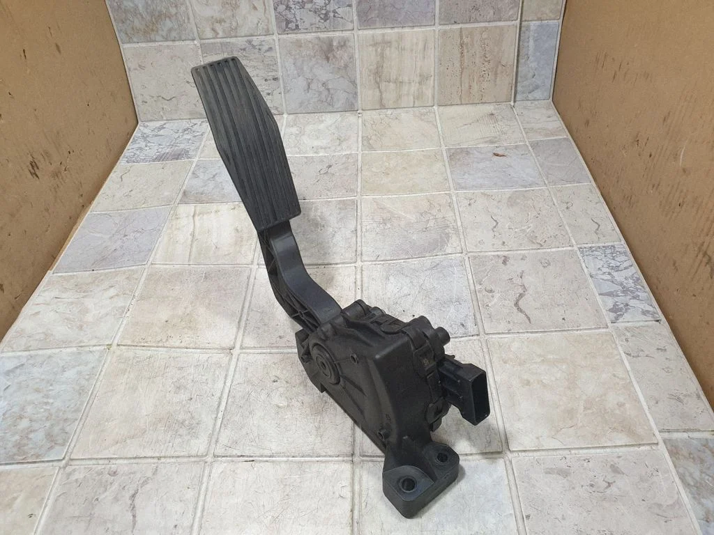 Accelerator throttle pedal 9186724