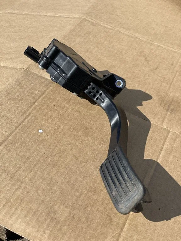 Accelerator throttle pedal 7811052020