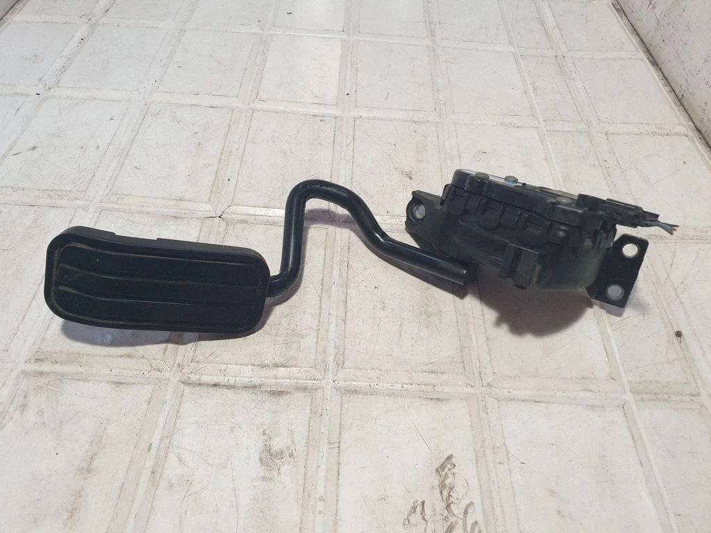 Accelerator throttle pedal 7M4723507D