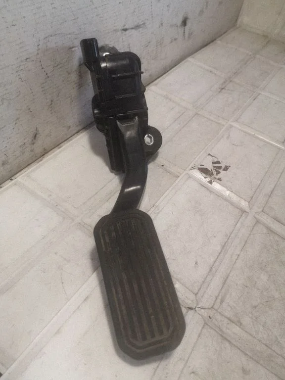 Accelerator throttle pedal 7812047050