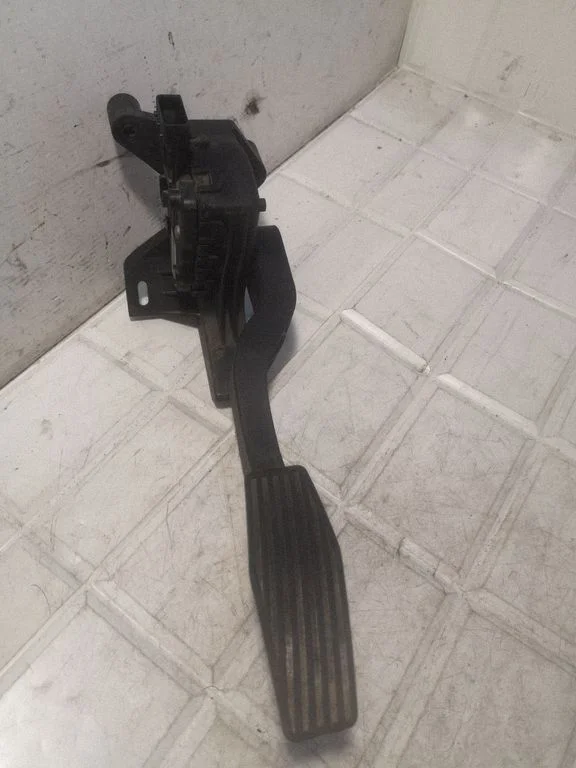 Accelerator throttle pedal – Opel Meriva A (2003-2010)