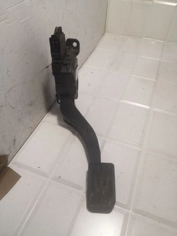 Accelerator throttle pedal – Ford Galaxy (2006-2015)