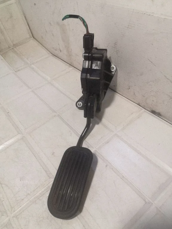 Accelerator throttle pedal 7811053010