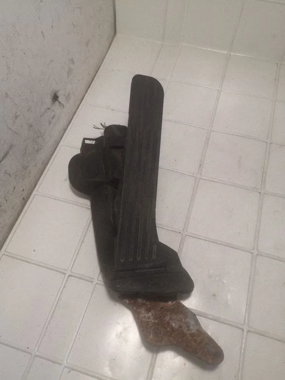Accelerator throttle pedal 1K2723503M