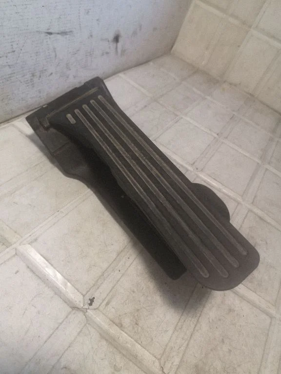 Accelerator throttle pedal – Volkswagen Touran I (2003-2010)