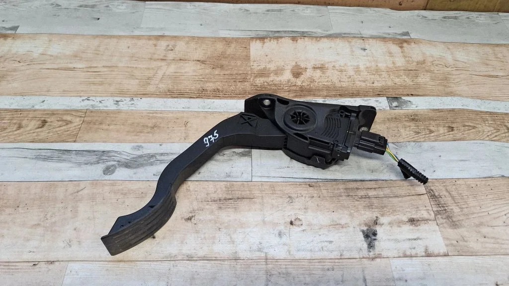 Accelerator throttle pedal AV619F836AB