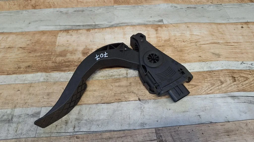 Accelerator throttle pedal 8K1723523