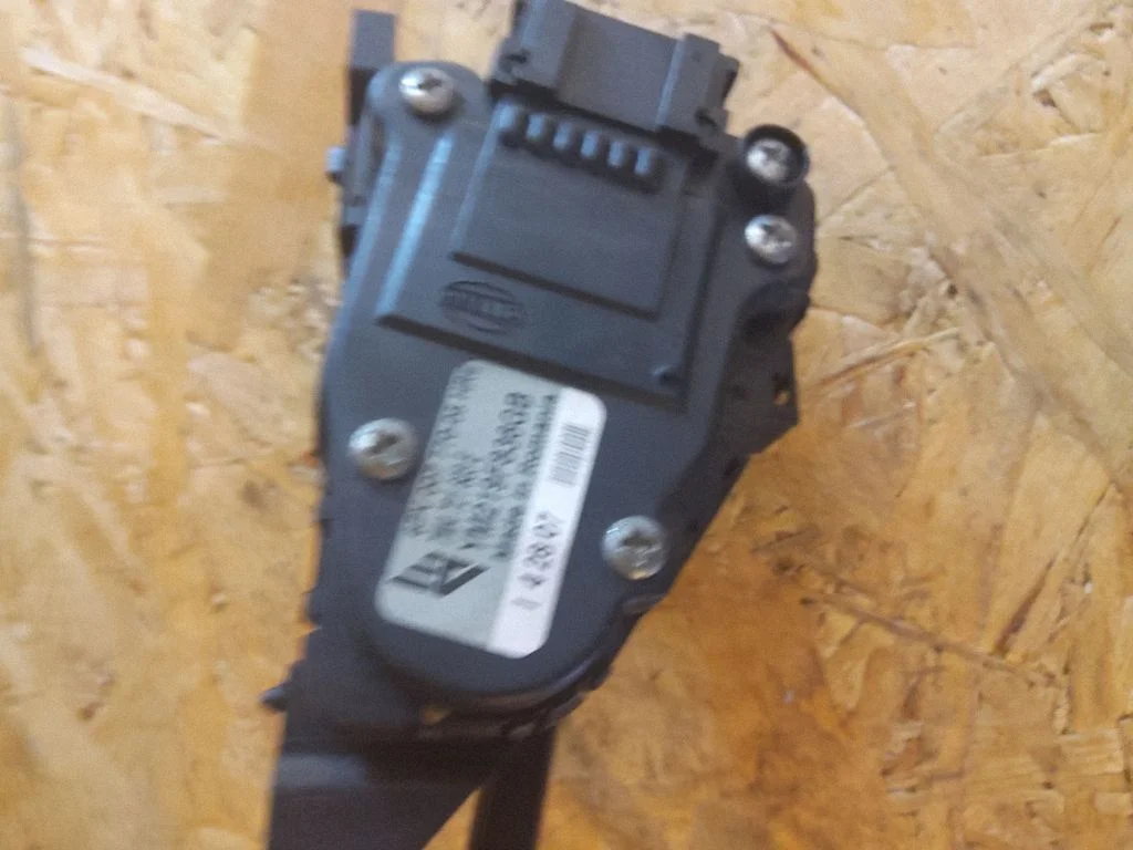 Accelerator throttle pedal 7M4721603E