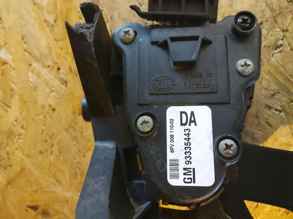 Accelerator throttle pedal – Opel Meriva A (2003-2010)