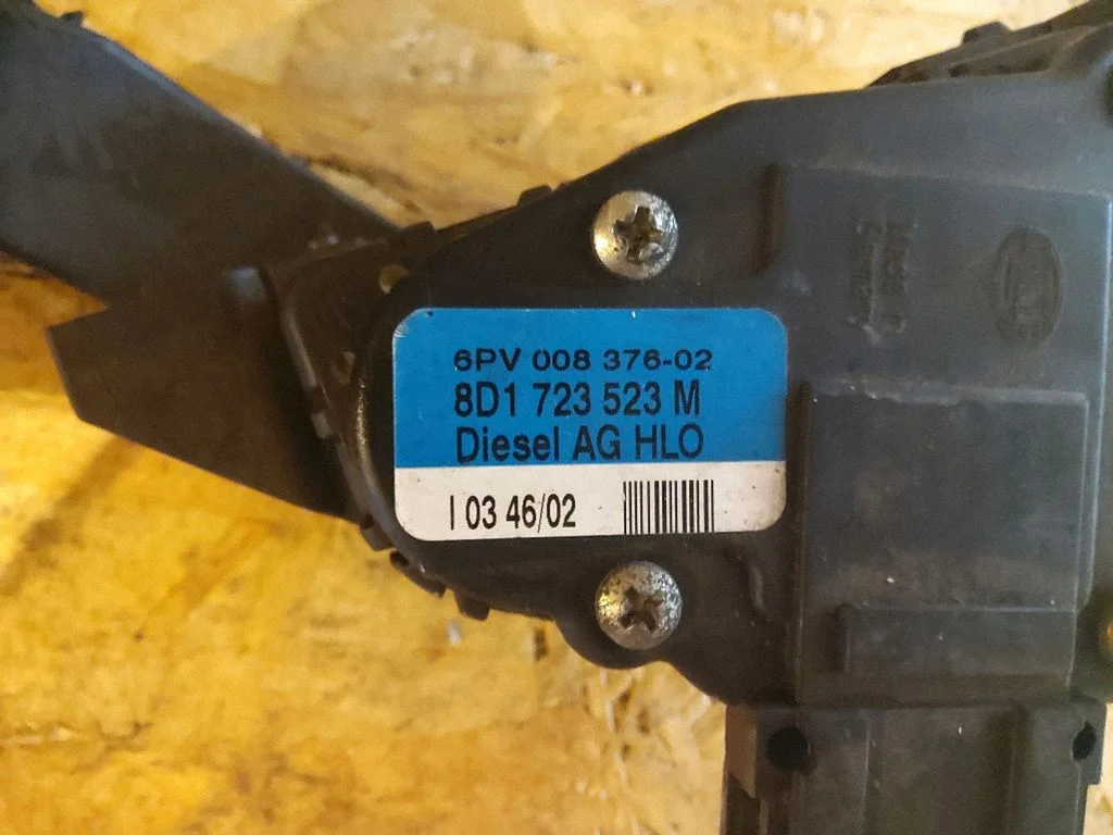 Accelerator throttle pedal 8D1723523M