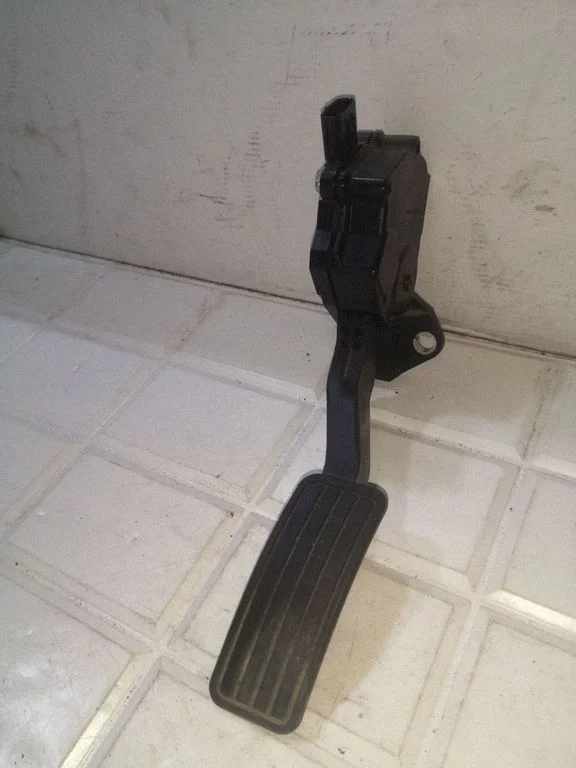 Accelerator throttle pedal – Subaru Forester SH (2008-2013)