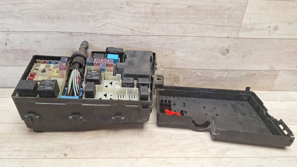 Fuse box set BP4K66765
