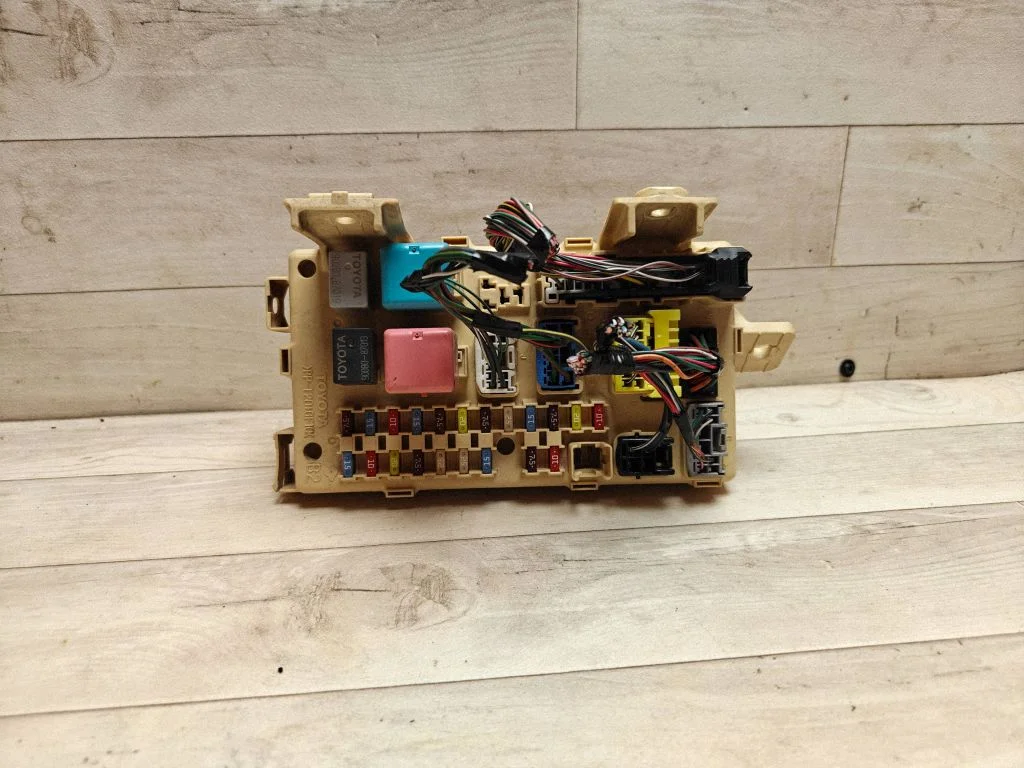 Fuse box set 8264105040A