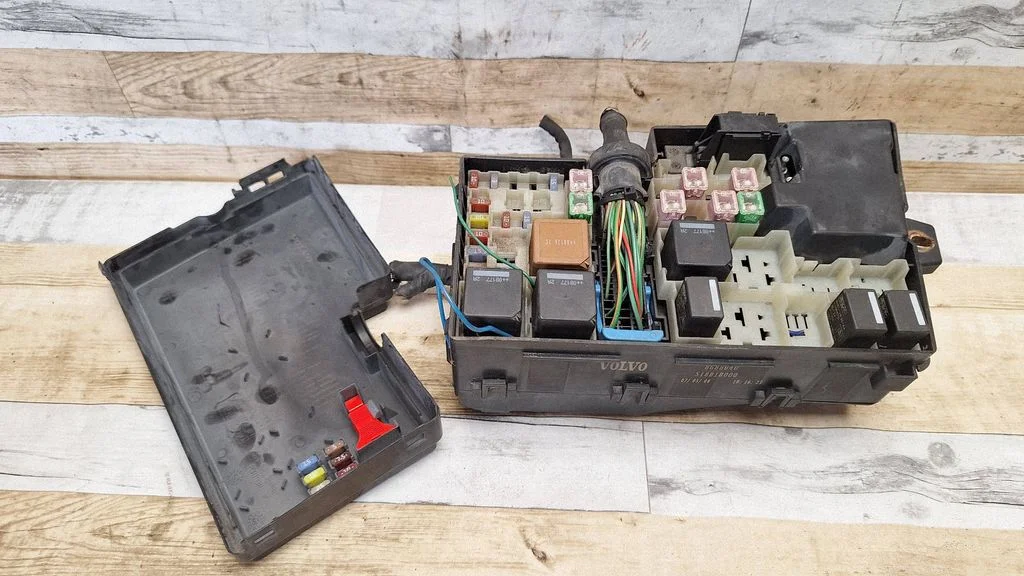 Fuse box set – Volvo V50 (2008-2012)