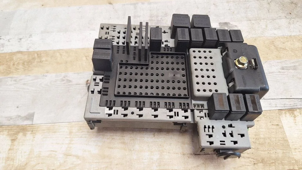 Fuse box set 9162316