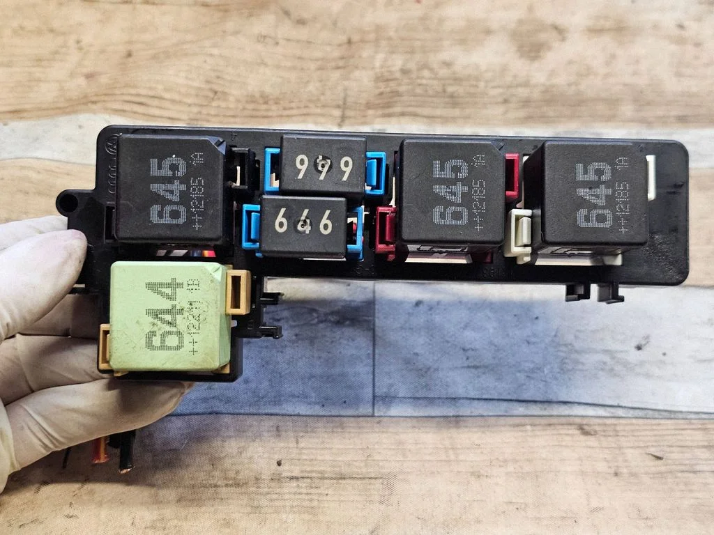Fuse box set 1K1937503A