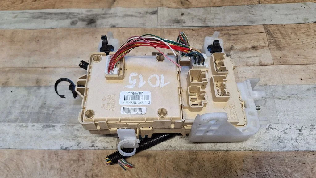 Fuse box set 892210F030