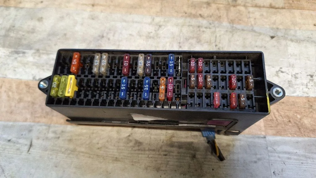 Fuse box set 1T1970005