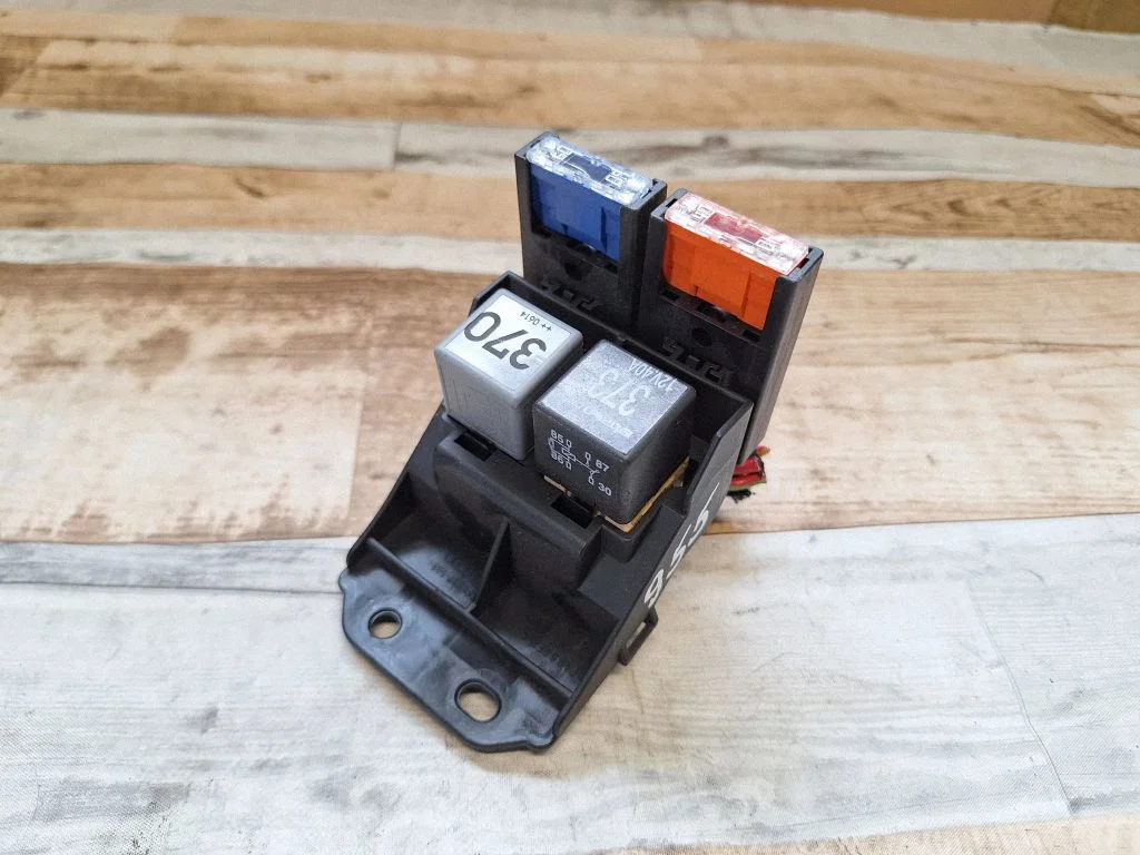 Fuse box set 4F1937503