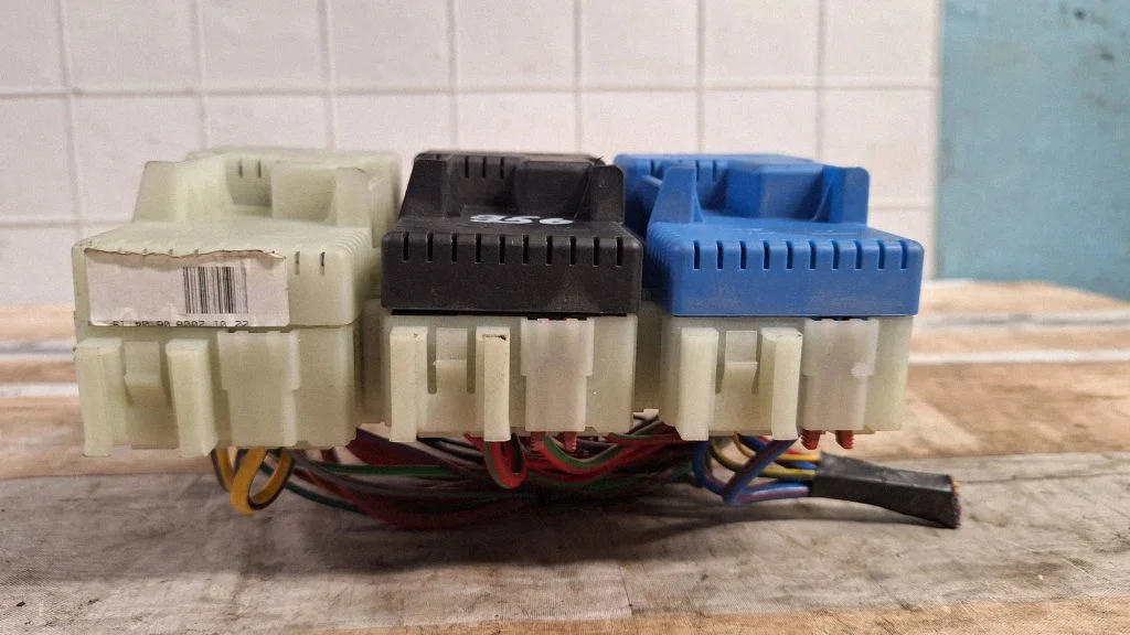 Fuse box set 6G9T14K131AA