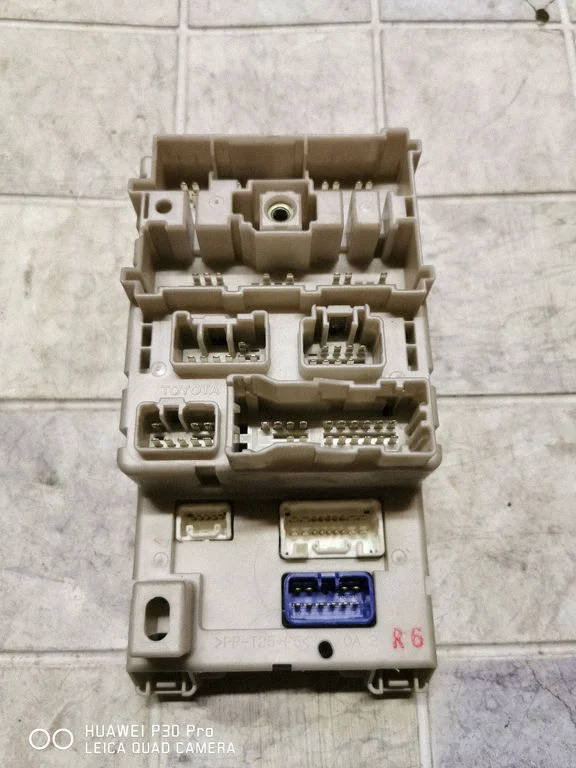 Fuse box set – Toyota RAV 4 (XA20) (2000-2005)