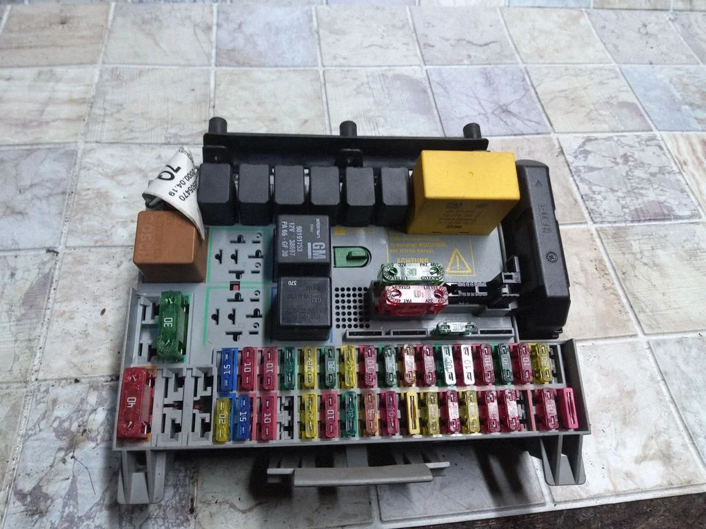 Drošinātāju kārba (komplekts) 09152787