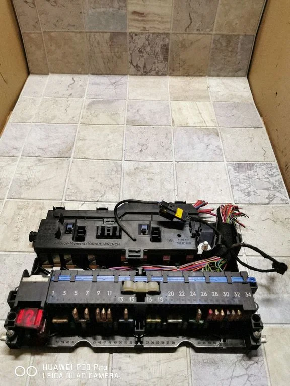 Fuse box set 8364530