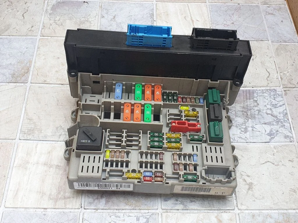 Fuse box set – BMW 3 Series E90 E91 (2005-2012)