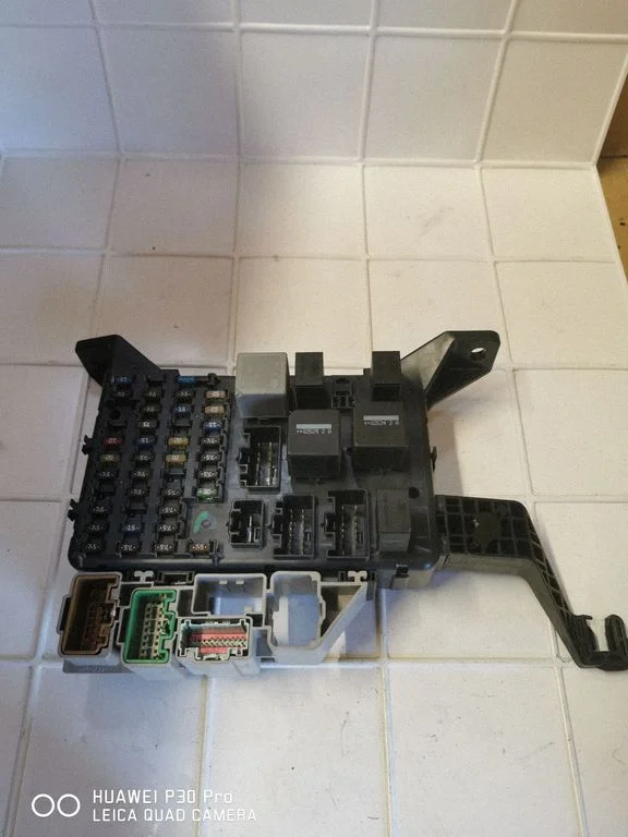 Fuse box set 1S7T14A073