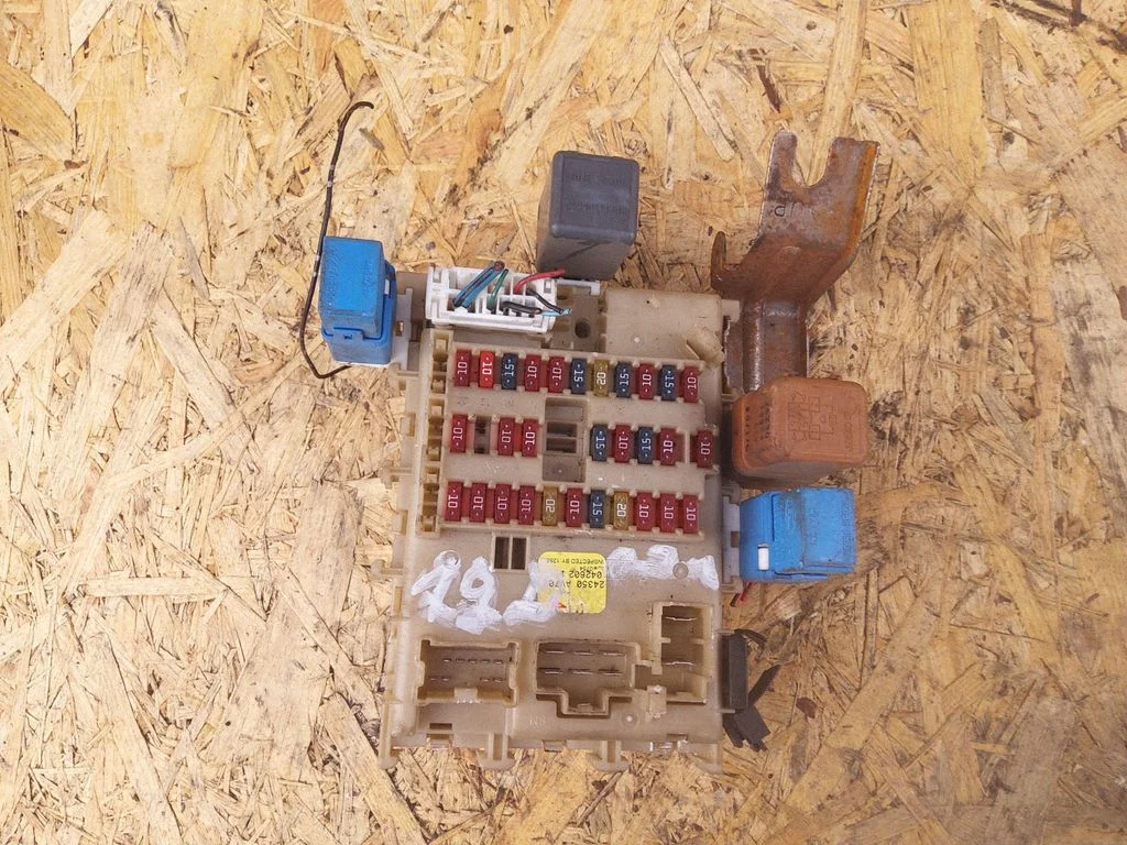 Fuse box set – Nissan Primera (2002-2007)