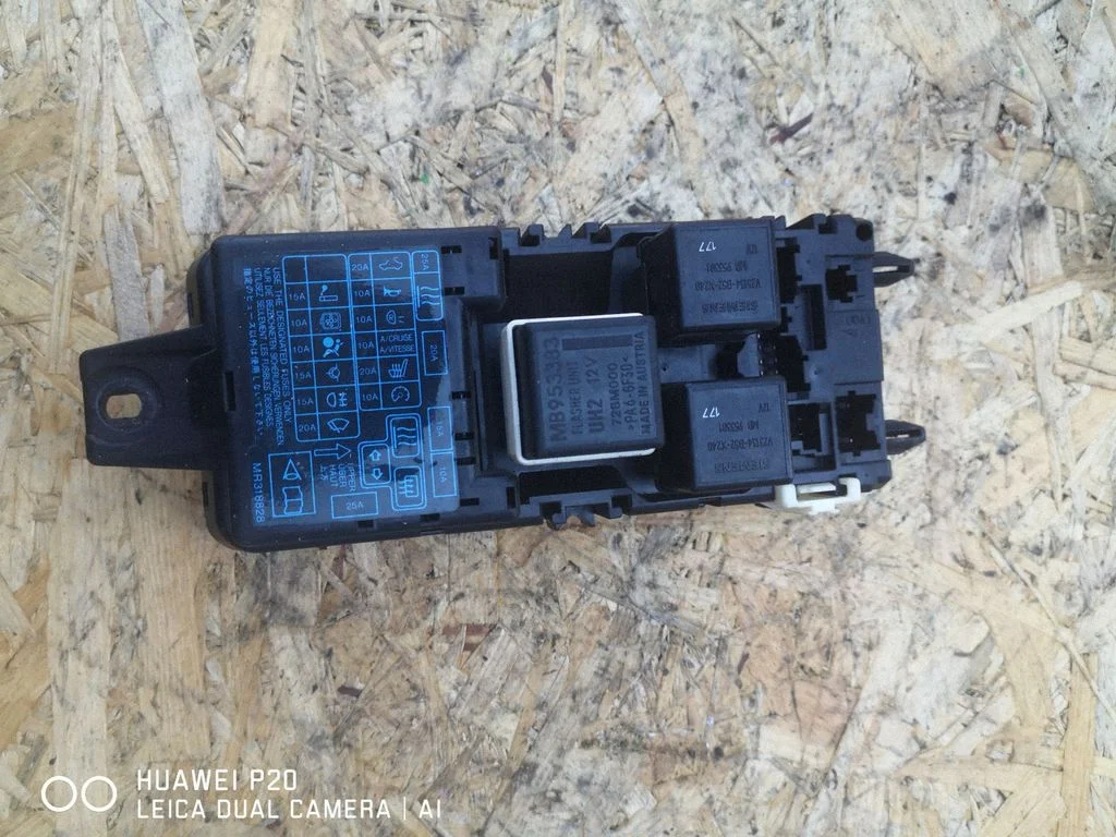Fuse box set MB953355
