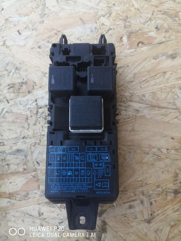 Fuse box set MB953355