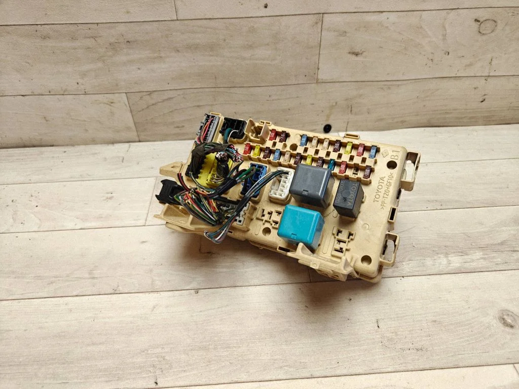 Fuse module 8264105020A