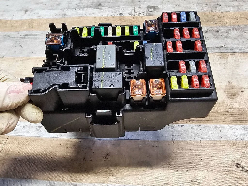 Kaitsmeplokk 2B128010F – Chevrolet Sonic (2011-2015)
