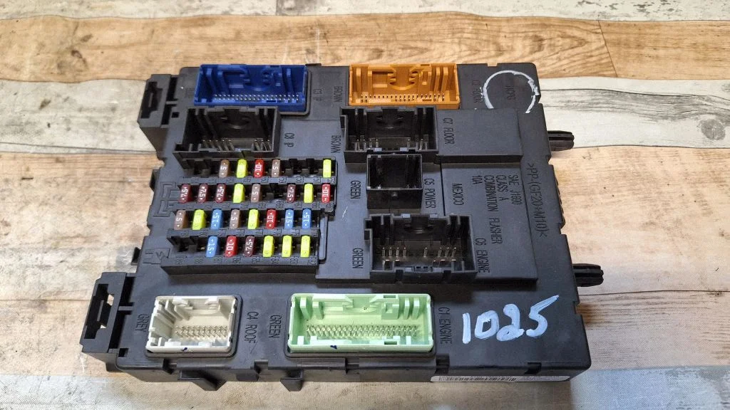 Fuse module F1DT14A073CF