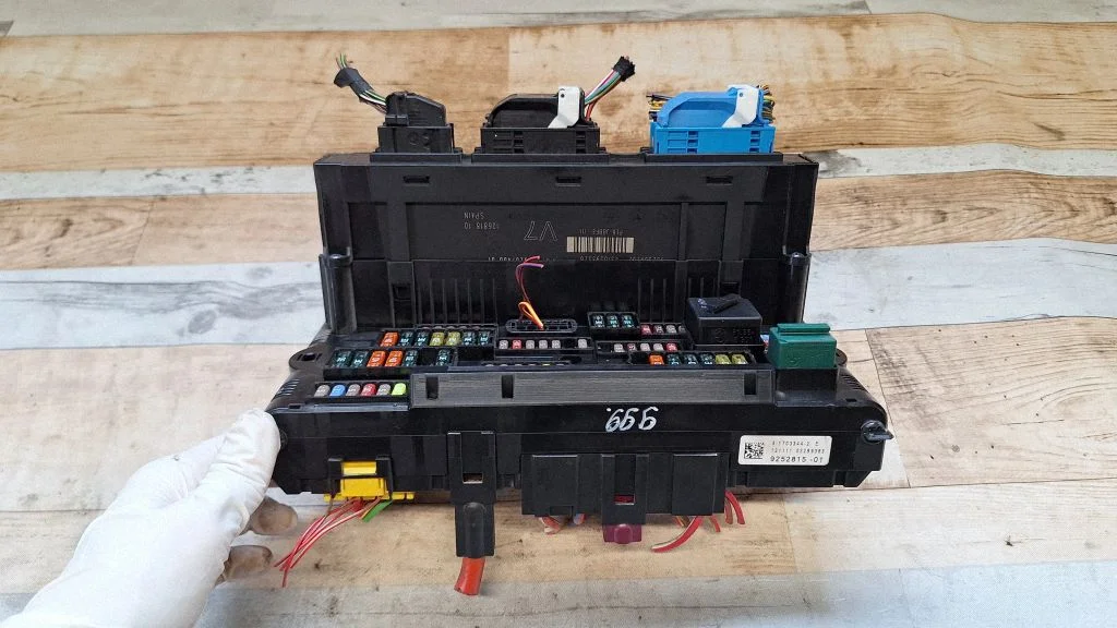 Drošinātāju bloks – BMW 5. sērija F10 F11 (2009-2016)